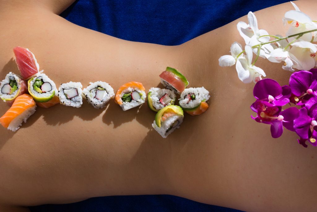 न्याेताइमाेरी (Nyotaimori or Naked-Sushi) भनेको महिलाको शरीरमा खुवाइउने एकप...